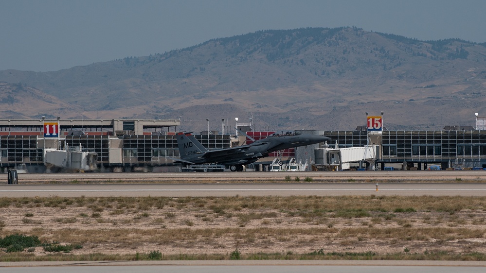 F-15s arrive at Gowen Field