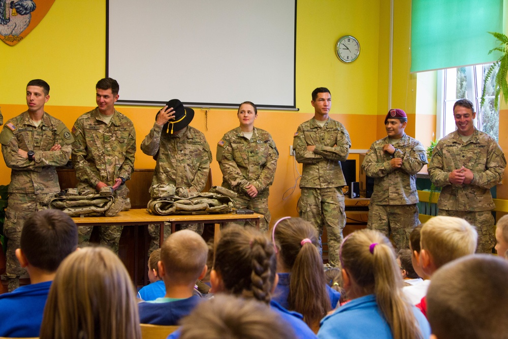 Soldiers visit students