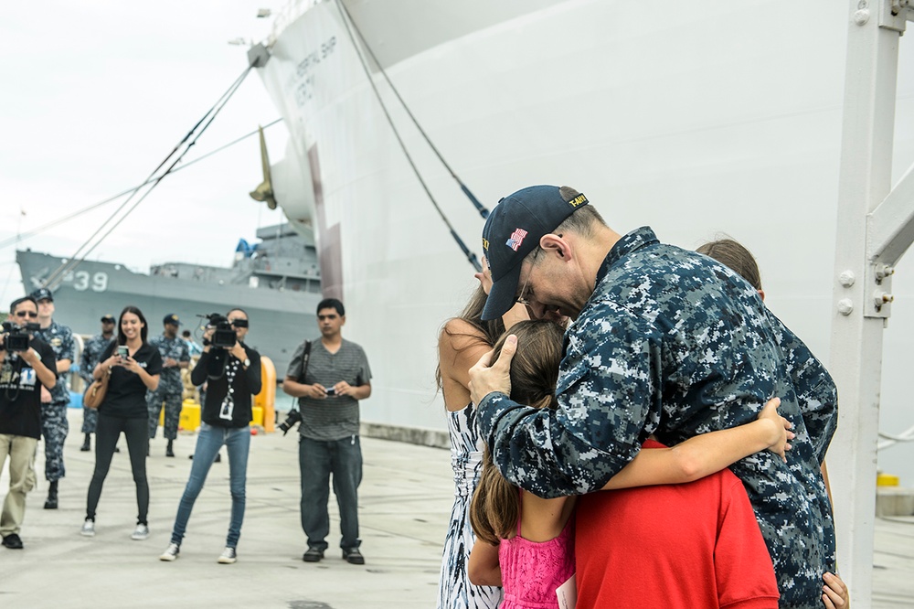 USNS Mercy arrives in Guam during Pacific Partnership 2015