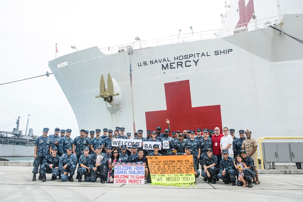 USNS Mercy arrives in Guam during Pacific Partnership 2015