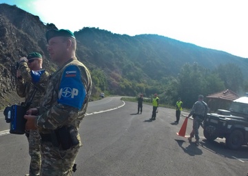 Military police from around the world hold joint traffic control point inspections
