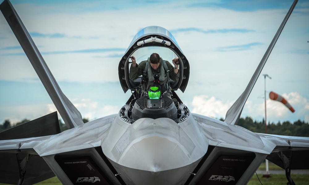 F-22 Raptors deploy to Estonia