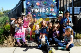 Soldiers visit local community center