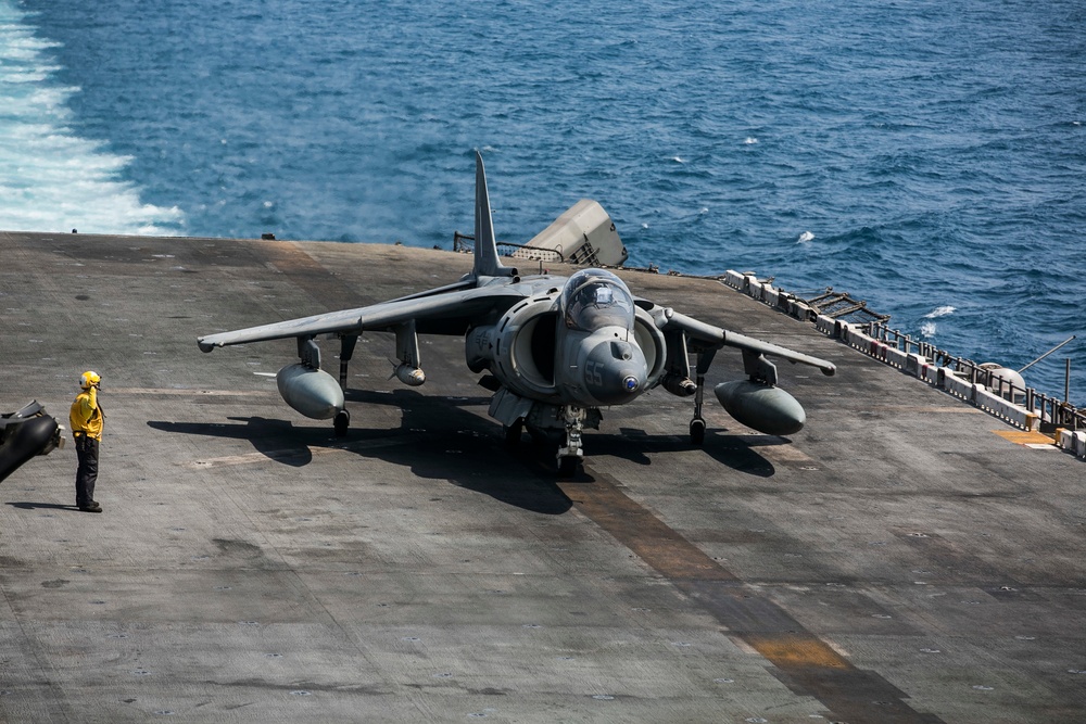 Harriers depart the USS Essex