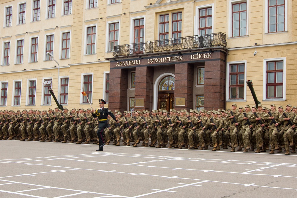 Paratroopers attend Ukrainian swearing-in ceremony