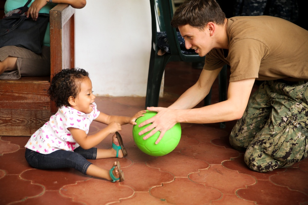 U.S. lends helping hand to Hondurans