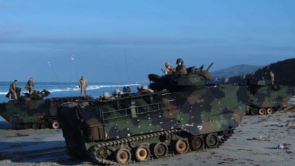 Fighting Fifth Marines blitz Camp Pendleton beach