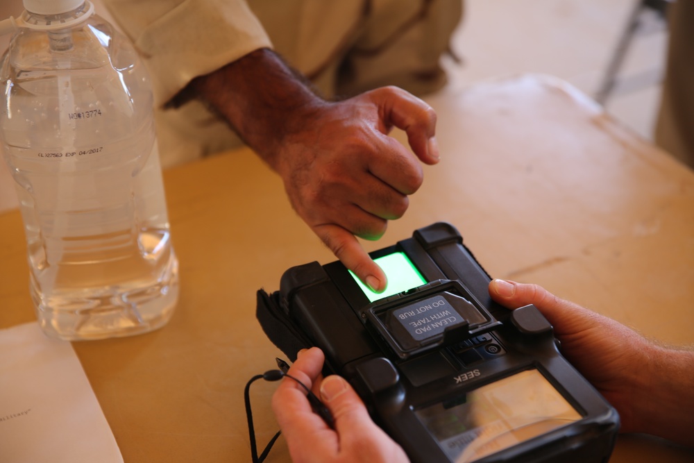 Task Force Al Asad processes Biometric Data with 7th Iraqi Division