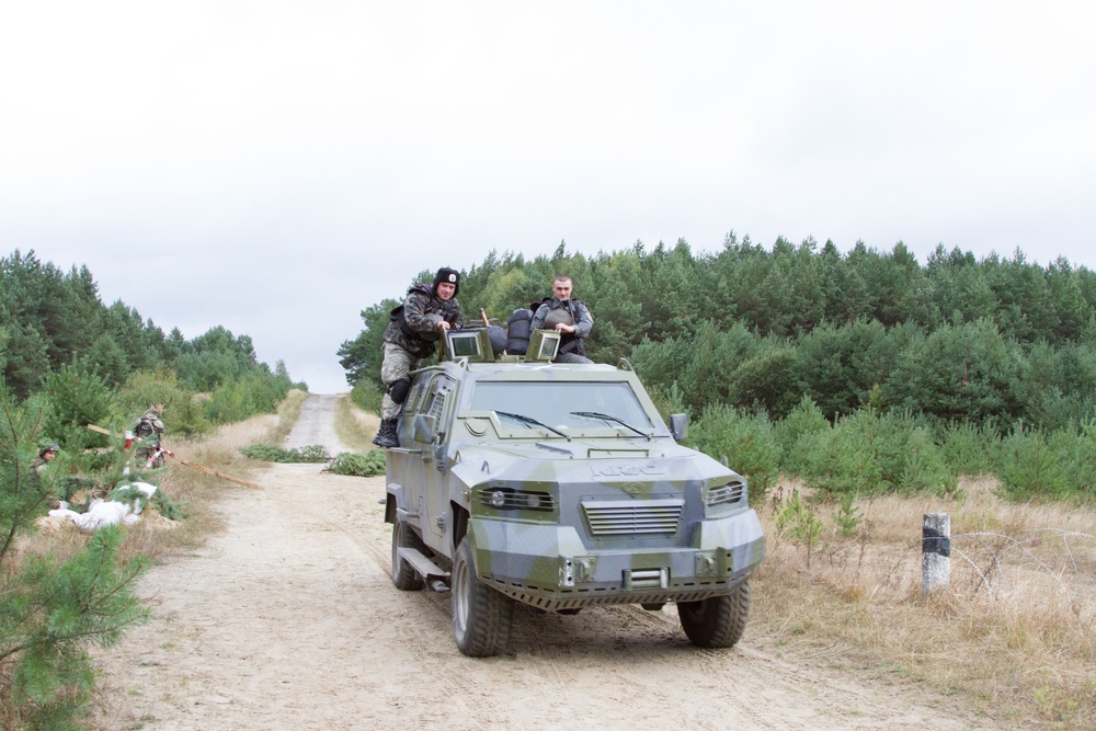 Ukrainian guardsmen conduct culminating field exercise