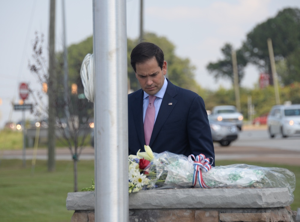 Sen. Marco Rubio lays flowers at Navy Recruiting Station Chattanooga memorial