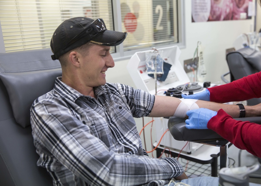 U.S. Marines and Sailors donate blood in Darwin, Australia