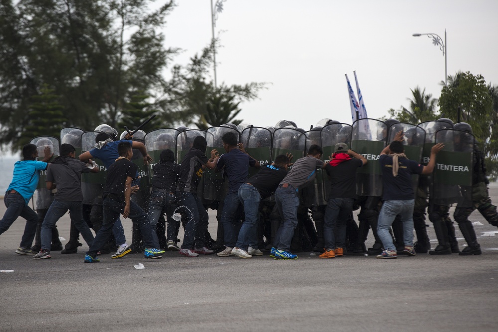 Malaysian Armed Forces demonstrate riot control techniques during NOLES