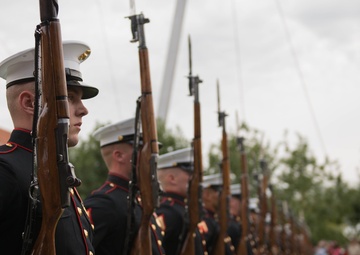 Marines and Phoenix residents officially begin Marine Week