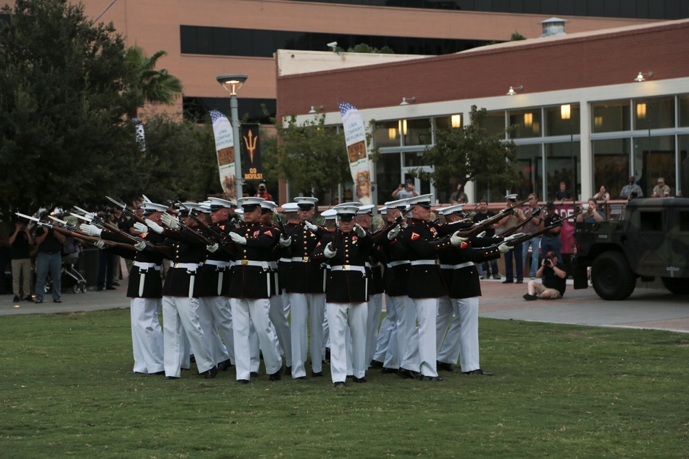 Marines and Phoenix Residents Officially Begin Marine Week