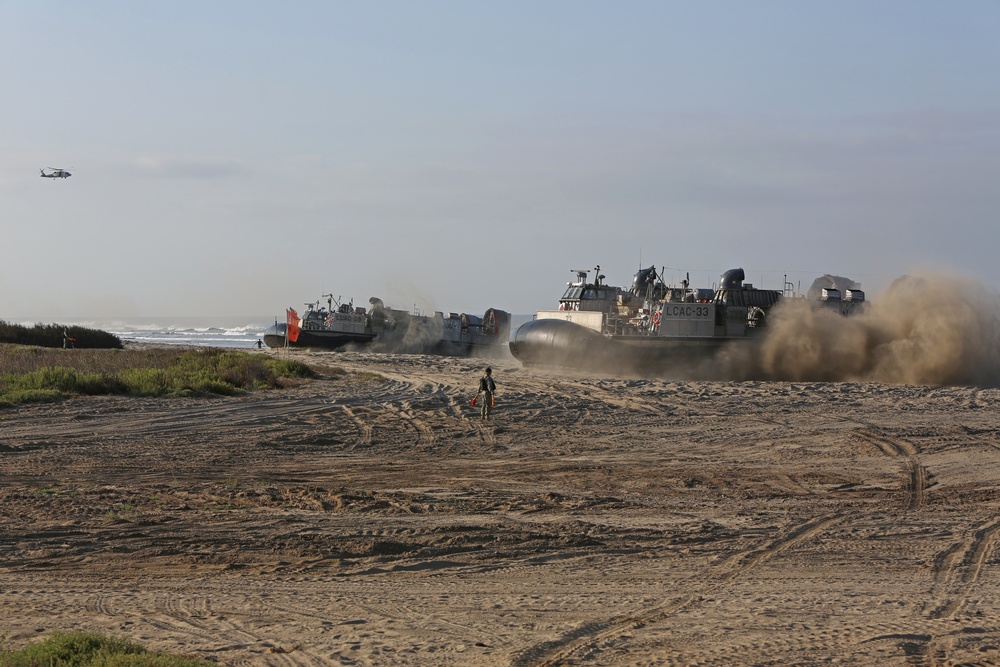 Marines conduct amphibious landing during Exercise Dawn Blitz