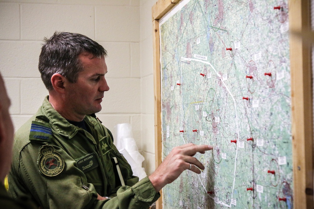 Army and Canadian Chinook aircrews to train together in support of ground forces