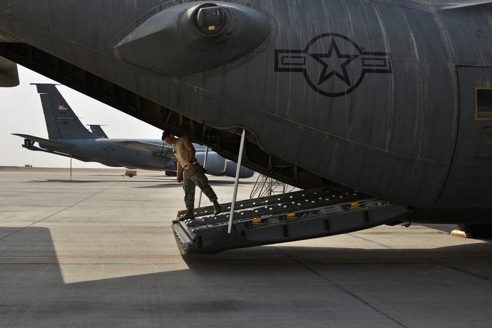 Reserve Airmen maintain C-130s keeping AFCENT air operations steady