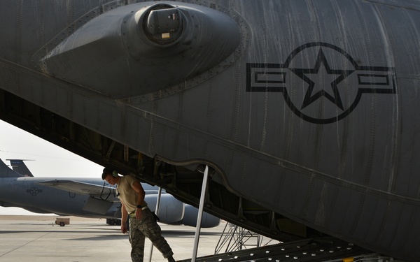 Reserve Airmen maintain C-130s keeping AFCENT air operations steady