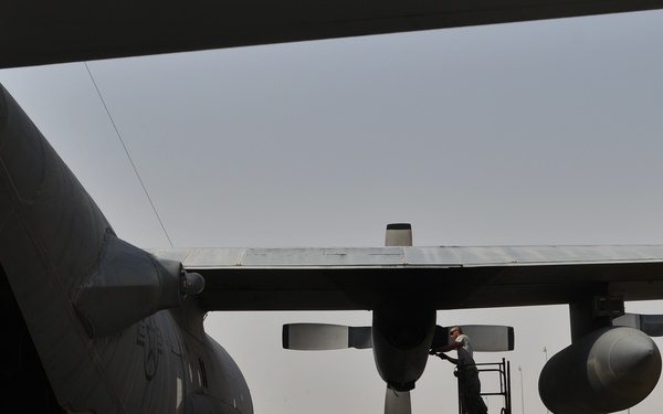 Reserve Airmen maintain C-130s keeping AFCENT air operations steady