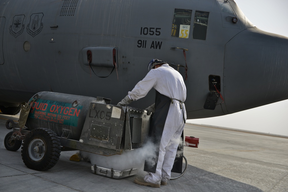 Reserve Airmen maintain C-130s keeping AFCENT air operations steady