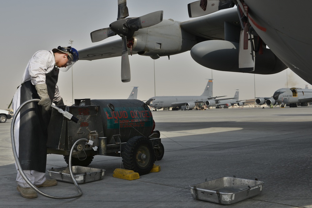 Reserve Airmen maintain C-130s keeping AFCENT air operations steady