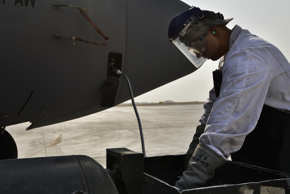 Reserve Airmen maintain C-130s keeping AFCENT air operations steady