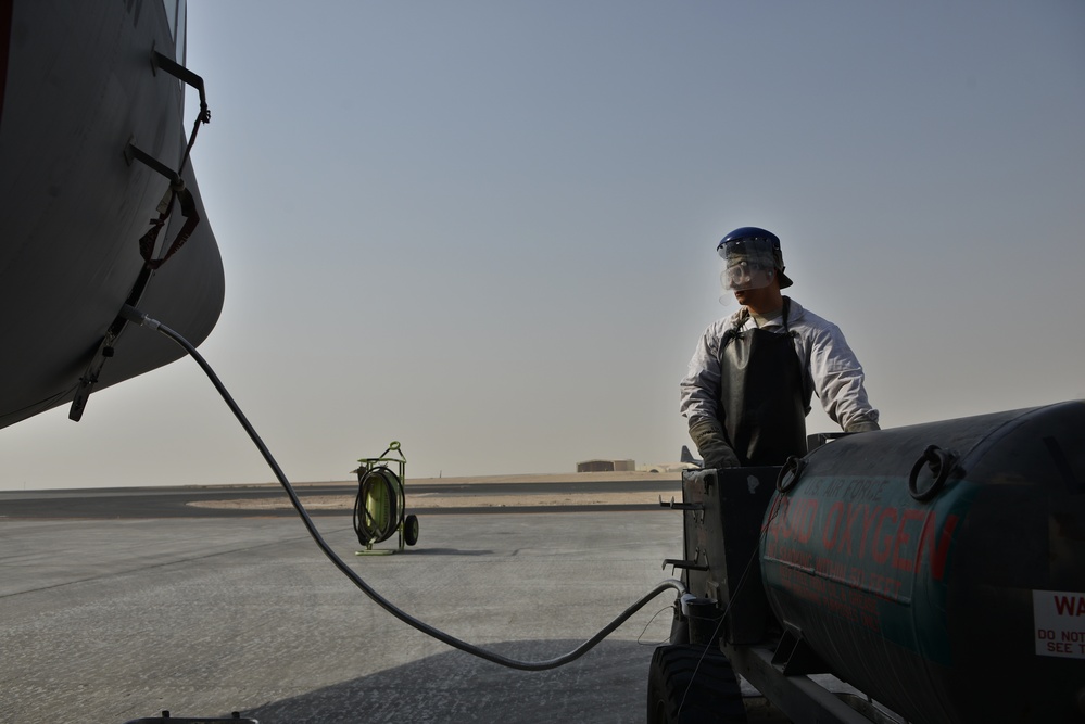 Reserve Airmen maintain C-130s keeping  AFCENT air operations steady