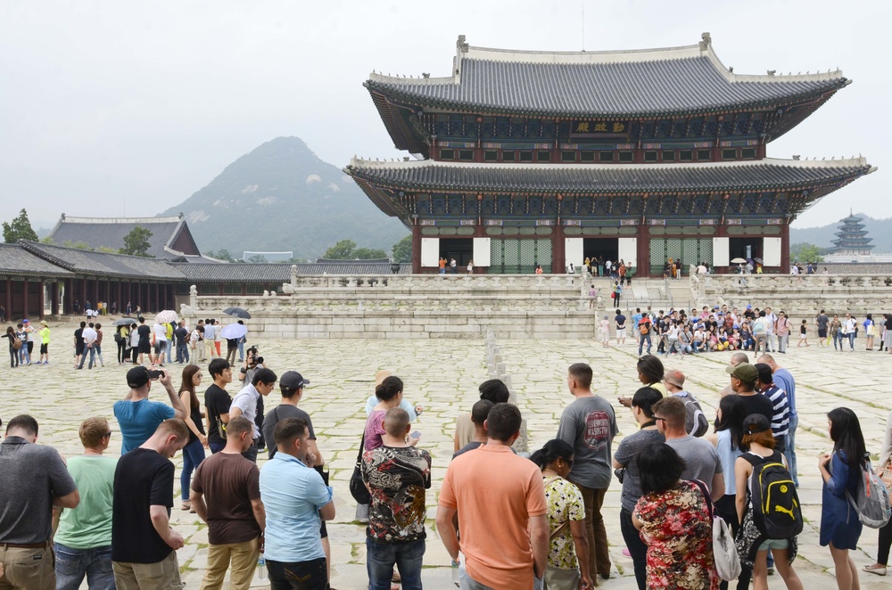 2nd ABCT Soldiers experience the best Seoul has to offer
