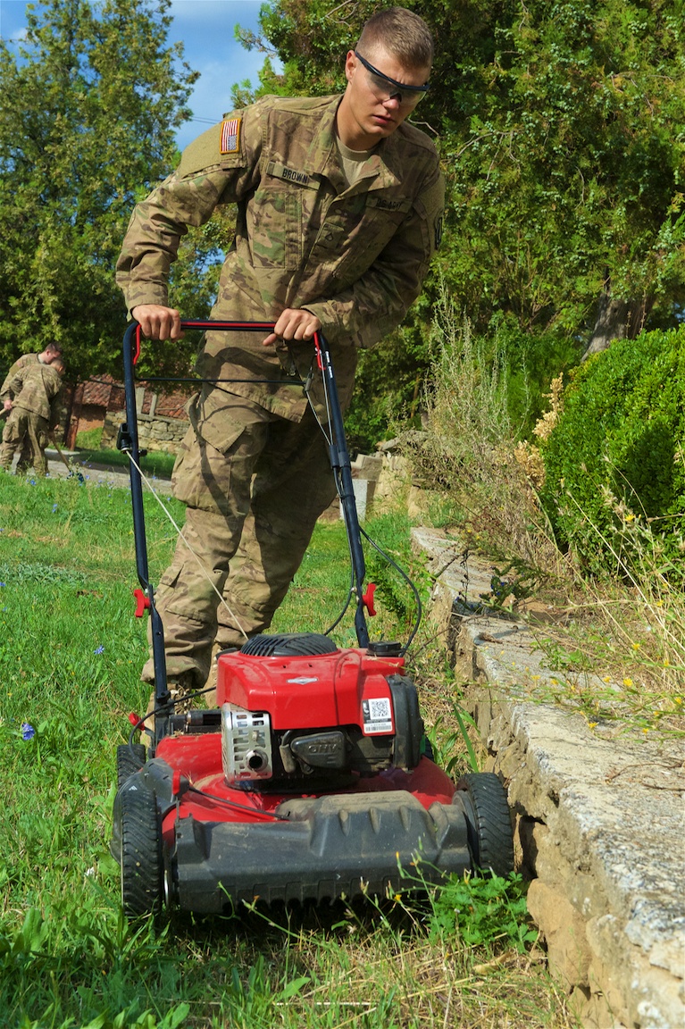 ‘Sky Soldiers’ lead outreach project at Bulgarian school
