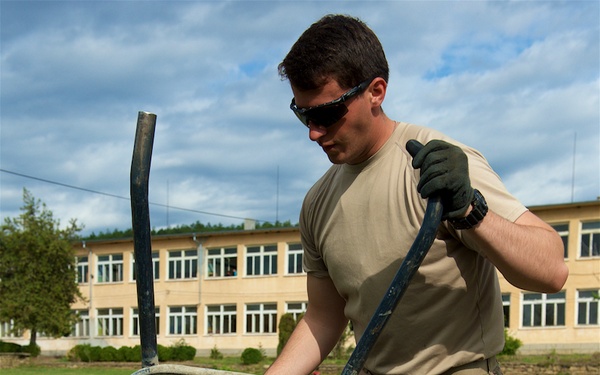 ‘Sky Soldiers’ lead outreach project at Bulgarian school