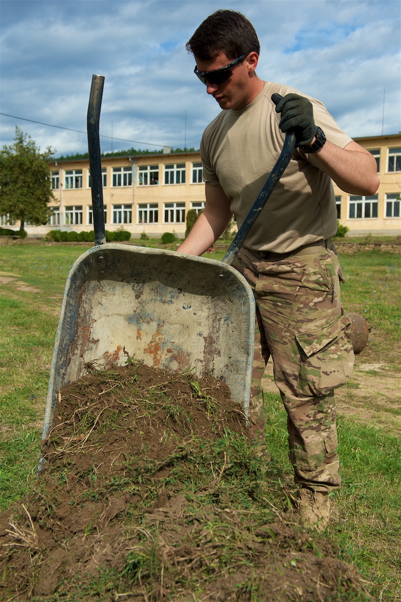 ‘Sky Soldiers’ lead outreach project at Bulgarian school