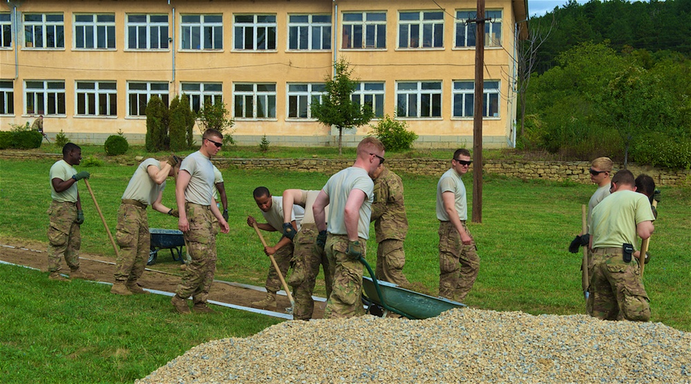 ‘Sky Soldiers’ lead  outreach project at Bulgarian school