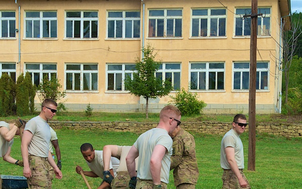 ‘Sky Soldiers’ lead  outreach project at Bulgarian school