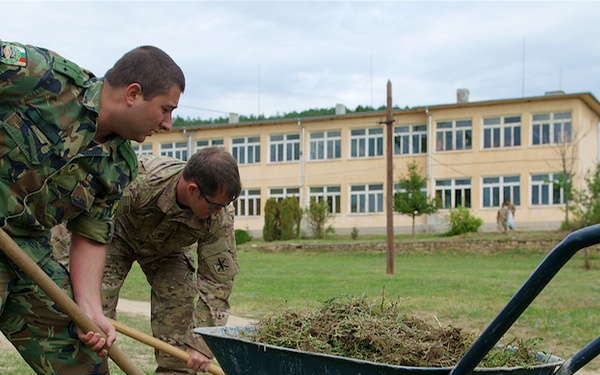 ‘Sky Soldiers’ lead outreach project at Bulgarian school