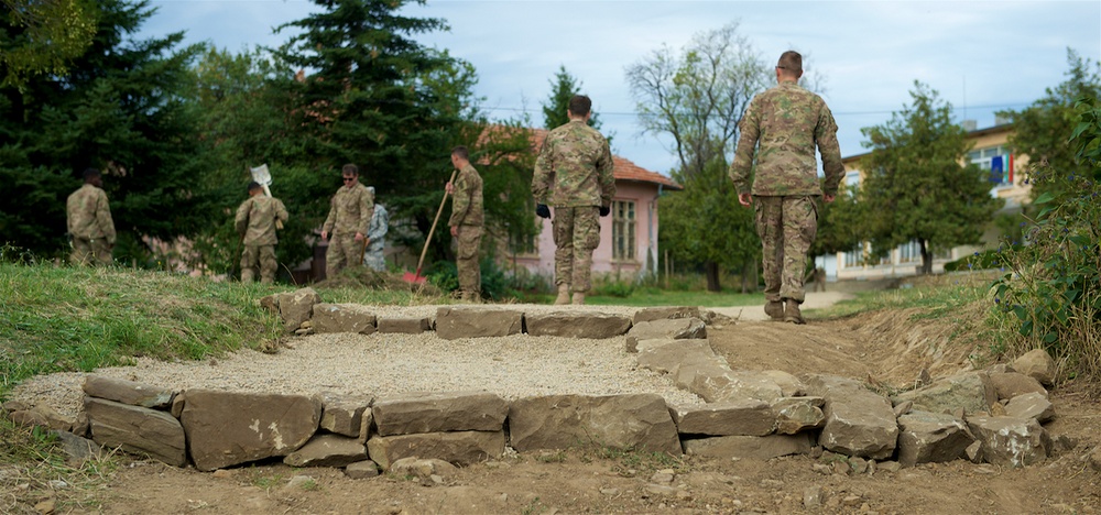 ‘Sky Soldiers’ lead outreach project at Bulgarian school