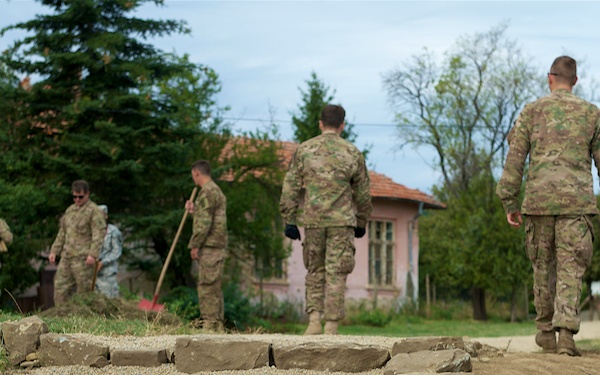 ‘Sky Soldiers’ lead outreach project at Bulgarian school