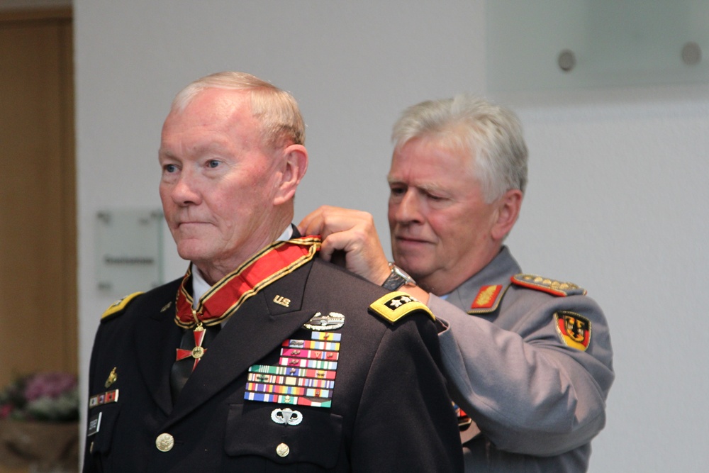 Order of Merit awarded to US Chairman, Joint Chiefs of Staff