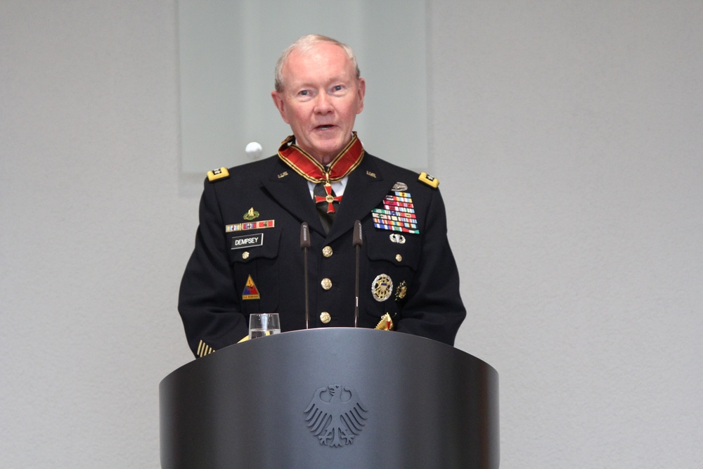 Order of Merit awarded to US Chairman, Joint Chiefs of Staff