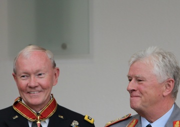 Order of Merit awarded to US Chairman, Joint Chiefs of Staff