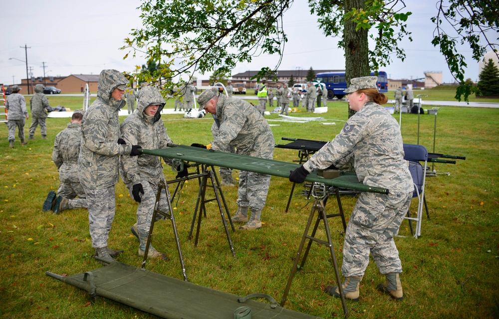 914th Aeromedical Staging Squadron personnel participate in mass casualty exercise