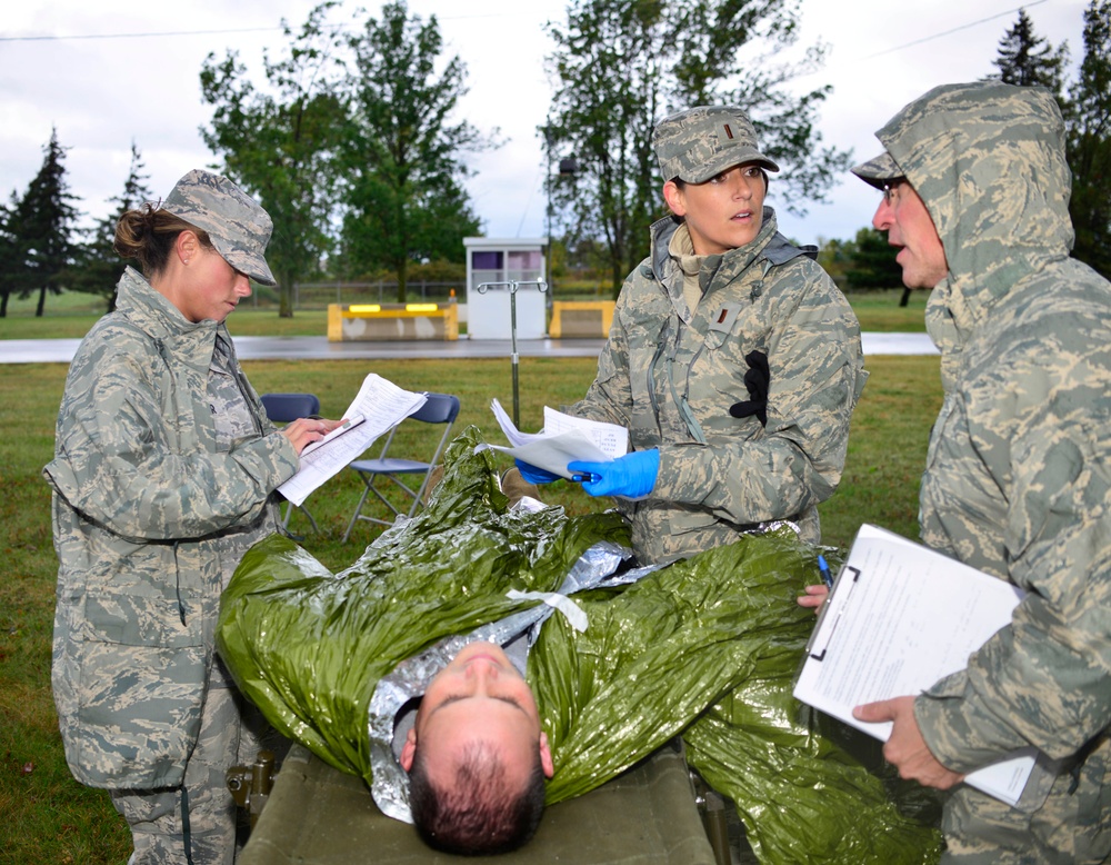 914th Aeromedical Staging Squadron personnel participate in mass casualty exercise