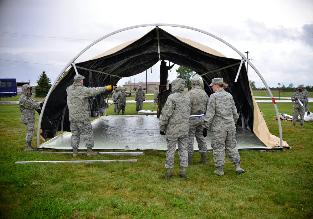 914th Aeromedical Staging Squadron personnel participate in mass casualty exercise