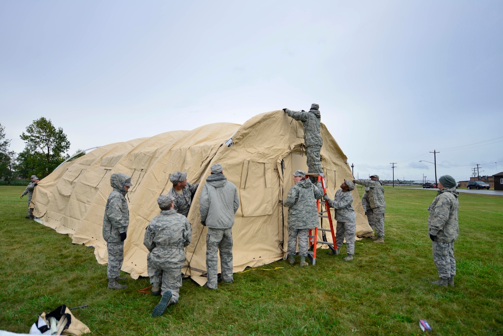 914th Aeromedical Staging Squadron personnel participate in mass casualty exercise