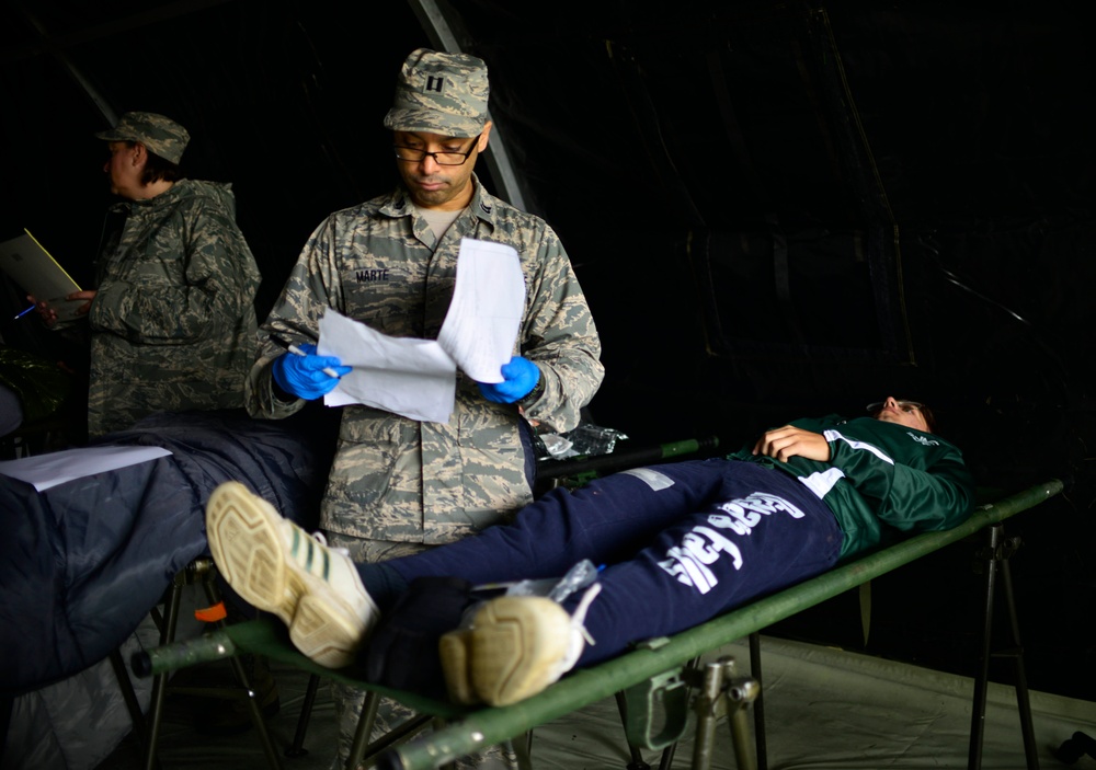 914th Aeromedical Staging Squadron personnel participate in mass casualty exercise