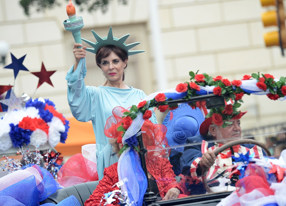 2013 Battle of Flowers Parade