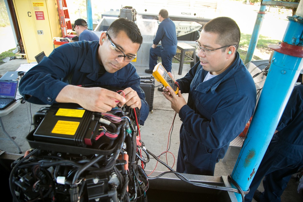 NAVSCIATTS Outboard Motor Maintenance and Overhaul Course