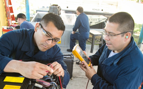 NAVSCIATTS Outboard Motor Maintenance and Overhaul Course