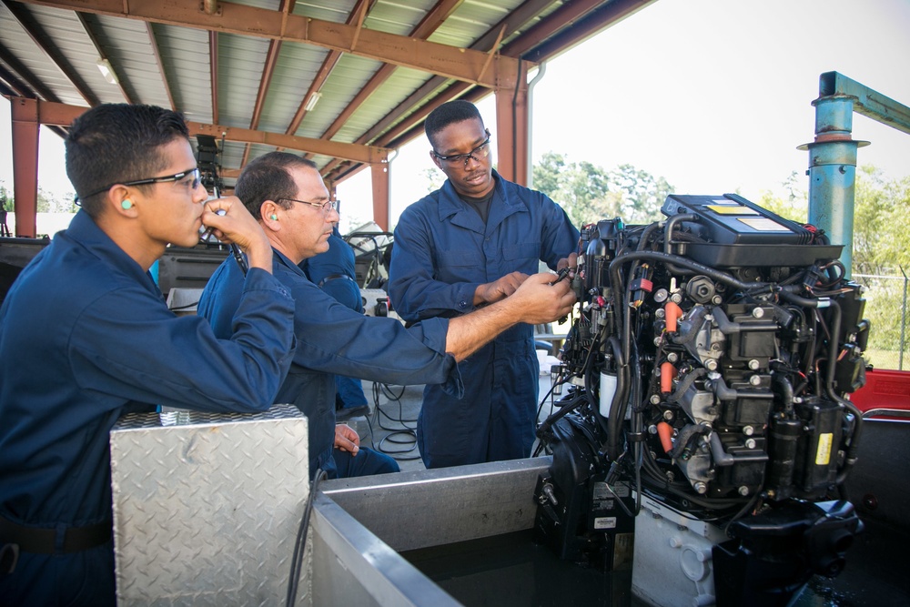 NAVSCIATTS Outboard Motor Maintenance and Overhaul Course