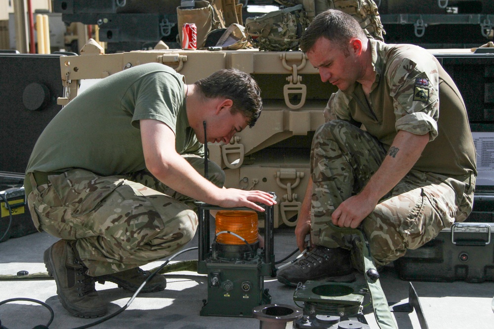 US trains Brits on Strykers