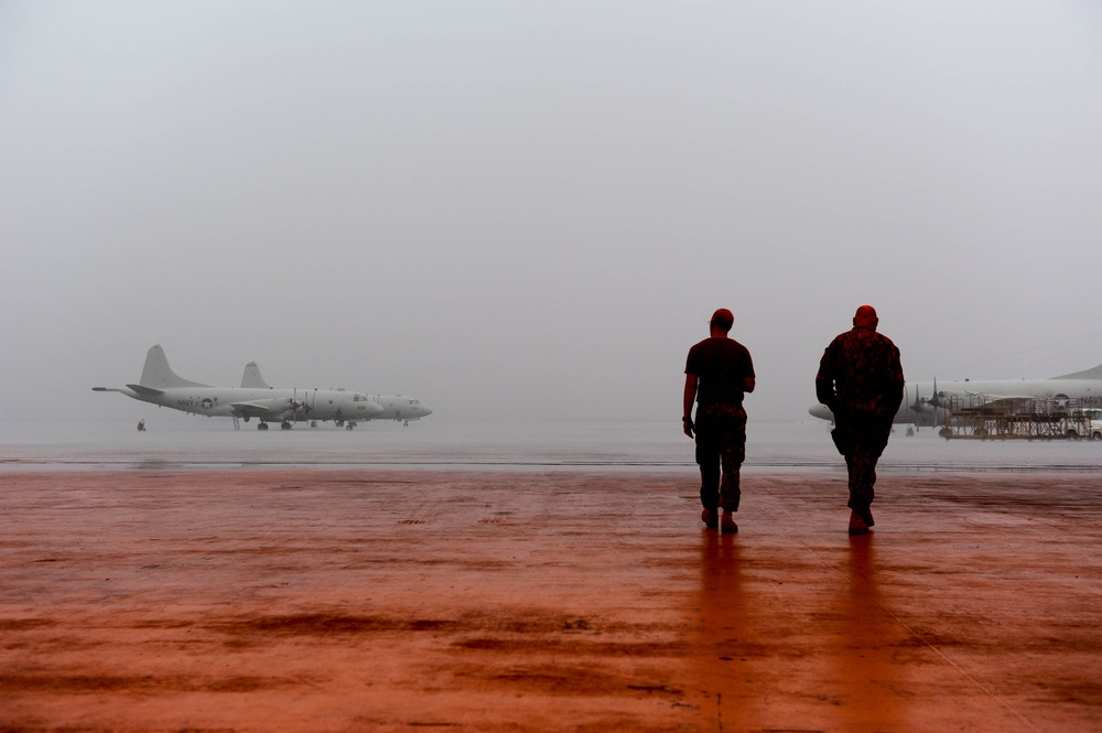 Thunderstorm halts operations at Naval Air Station Sigonella